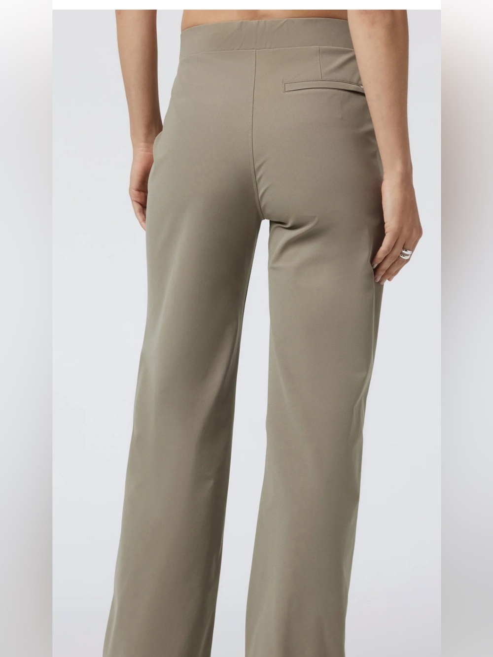 Vuori Meta Wide-Leg Trousers in Olive Green